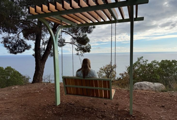 На Солнечной тропе в Ливадии появятся подвесные скамейки 